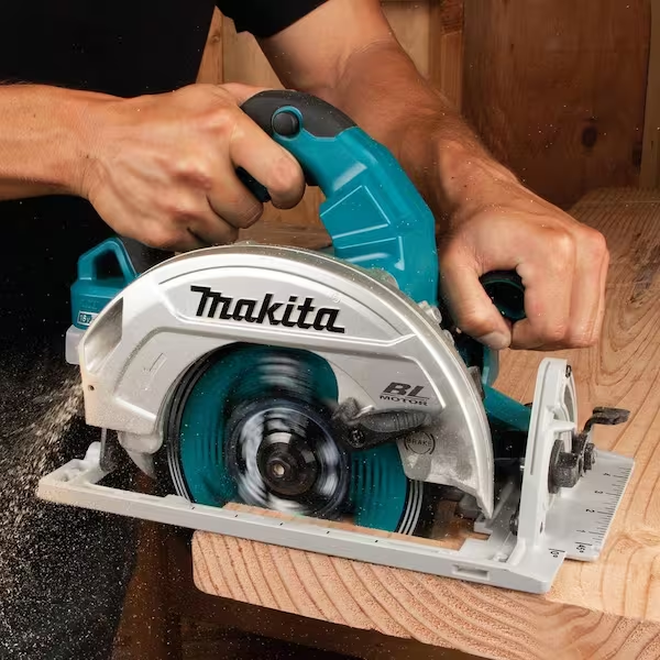 Máy cắt Makita